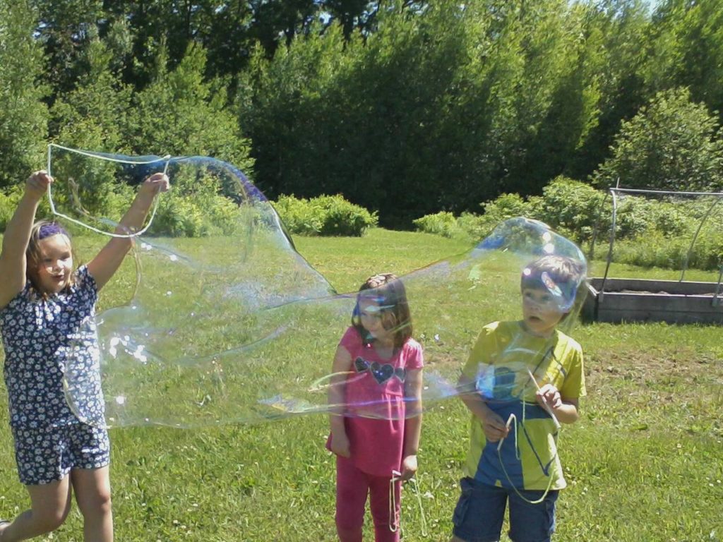 giant bubbles for bubble science experiment