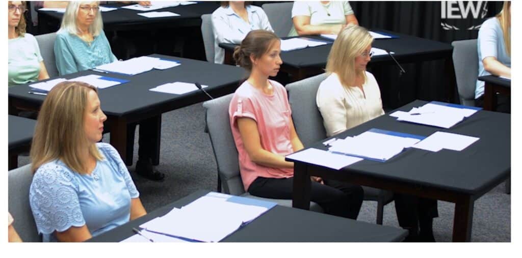 Teachers learning to teach writing in seminar